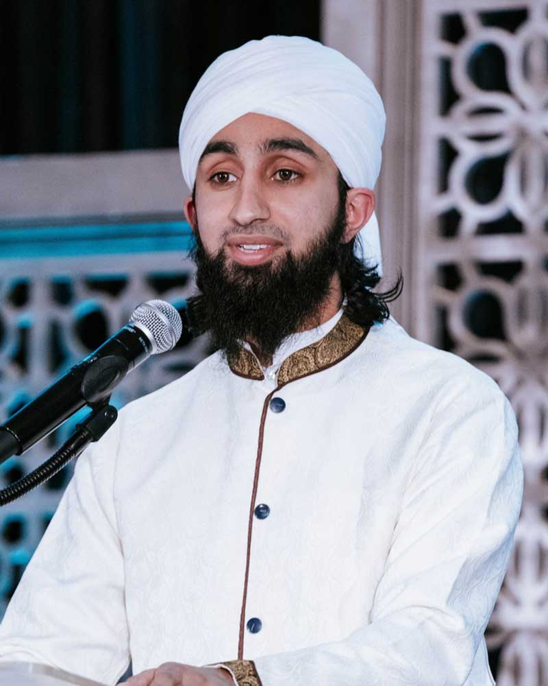 Photograph of Imam Mufti Abdul Wahab Waheed giving a talk